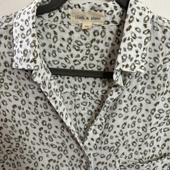 Anthropologie Cloth & Stone Sz XS Button Shirt Top Blouse White Roll Tab Sleeve. - Picture 3 of 5